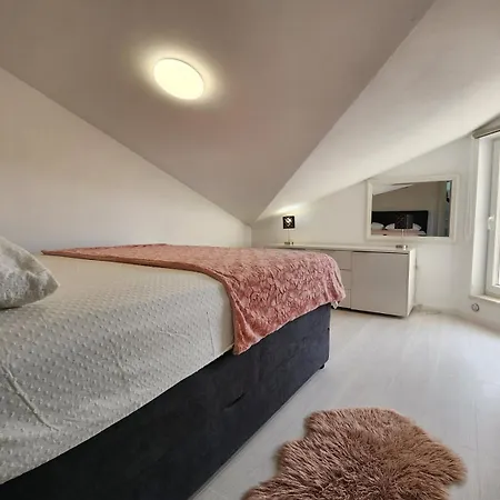 Nicolas Apartman Póla